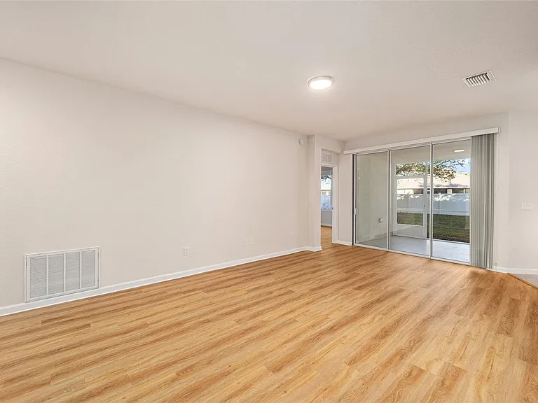 4570 SW 52nd Cir #107 — Photo 8
