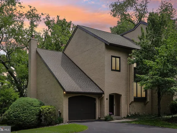 67 Golf Club Dr, Langhorne, PA 19047