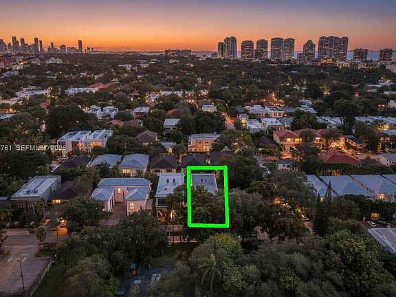 3rd image of 3071 Hibiscus St