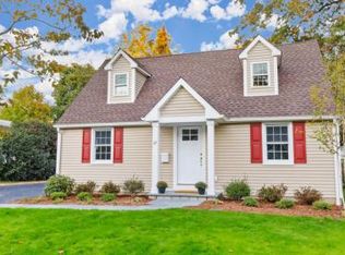 37 Riverside Ln, Riverside, CT 06878