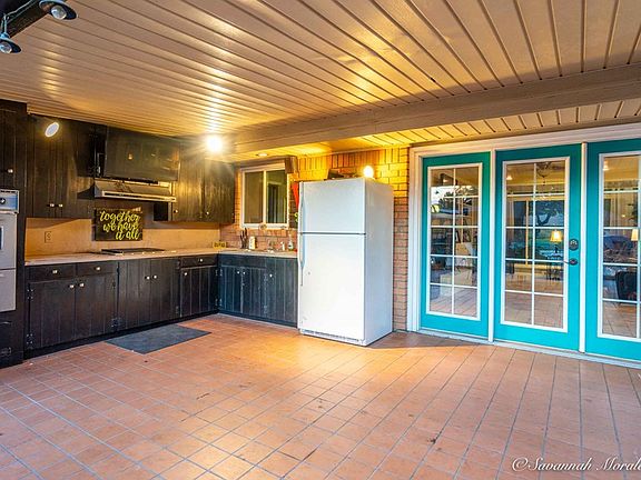 5th image of 2105 Woodlawn Dr