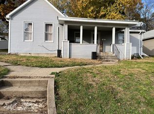 2015 1st St, Peru, IL 61354