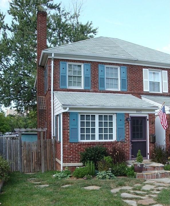 City Convenience with Suburban Appeal