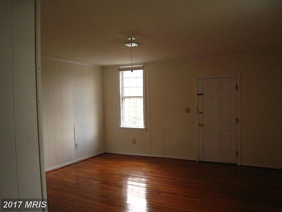 3rd image of 100 Wolfe St