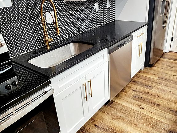 5th image of 1138 Pacific St #1N