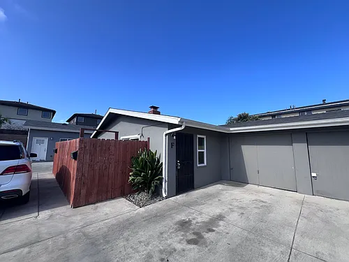 677 Victoria St #6 Photo 1