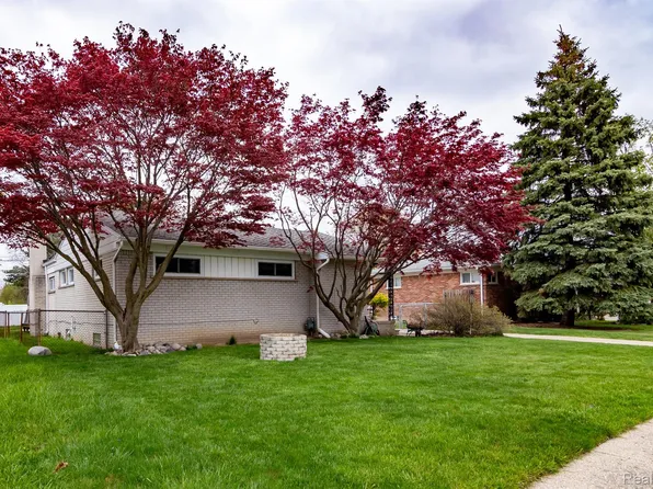 31716 Dover St, Garden City, MI 48135