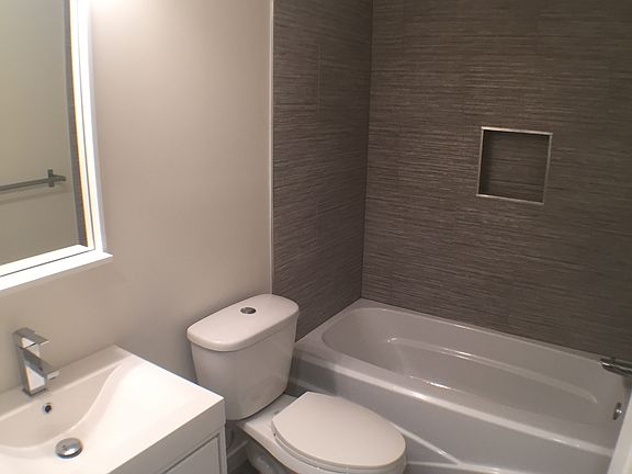 4th image of 1502-04 Green St #1R