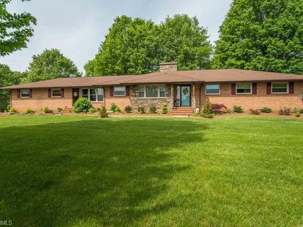 7044 Belews Creek Rd, Belews Creek, NC 27009