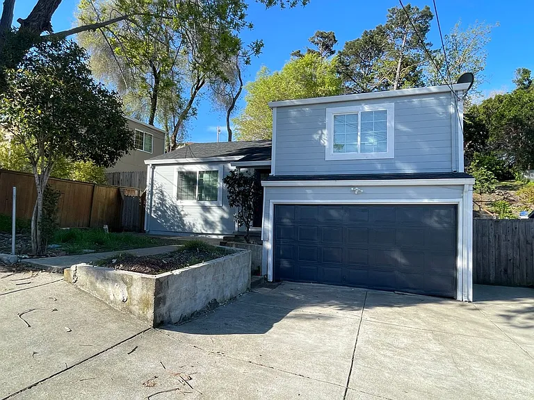 4033 La Colina Rd — Photo 1
