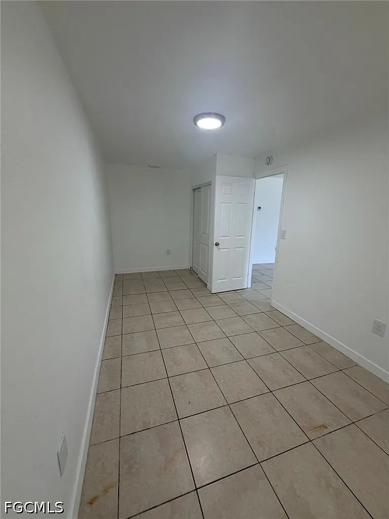2 bed, 1.0 bath, 670 sqft, $1,200 — Photo 3