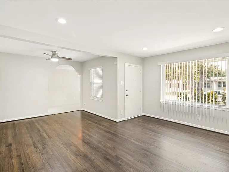 11524 Strand St — Photo 6