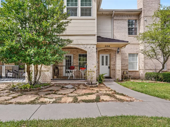 2104 Lakeforest Dr, Weatherford, TX 76087