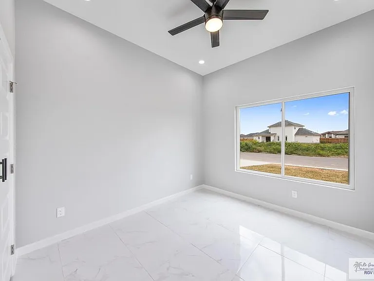 7411 Converse Lk — Photo 13