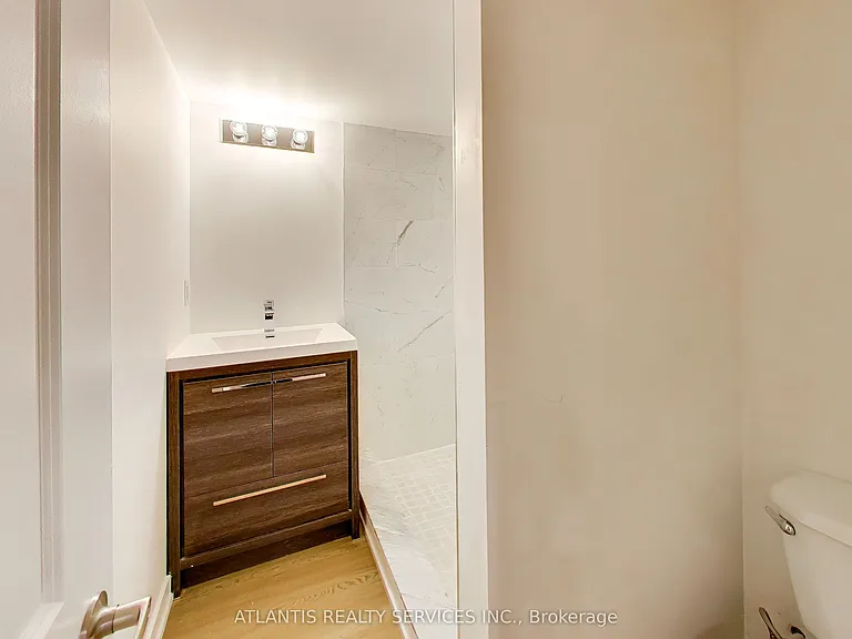 681 Dovercourt Rd #4 — Photo 6