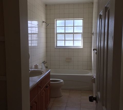 4th image of 511 NE 172nd St