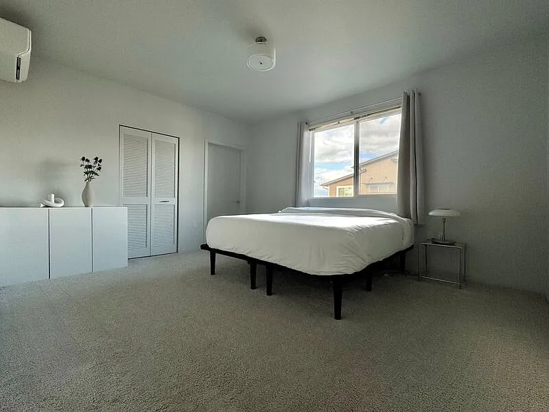 3 bed, 2.0 bath, 1293 sqft, $3,600 — Photo 4