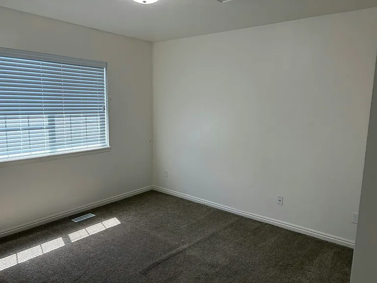 586 Legacy Ln — Photo 10