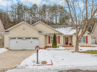 898 Winterside Ln, Winston Salem, NC 27107