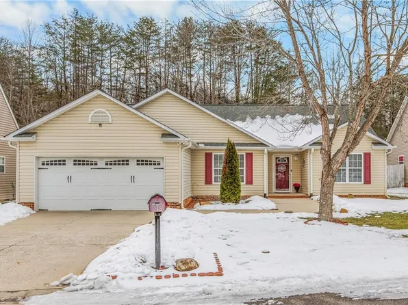 898 Winterside Ln, Winston Salem, NC 27107
