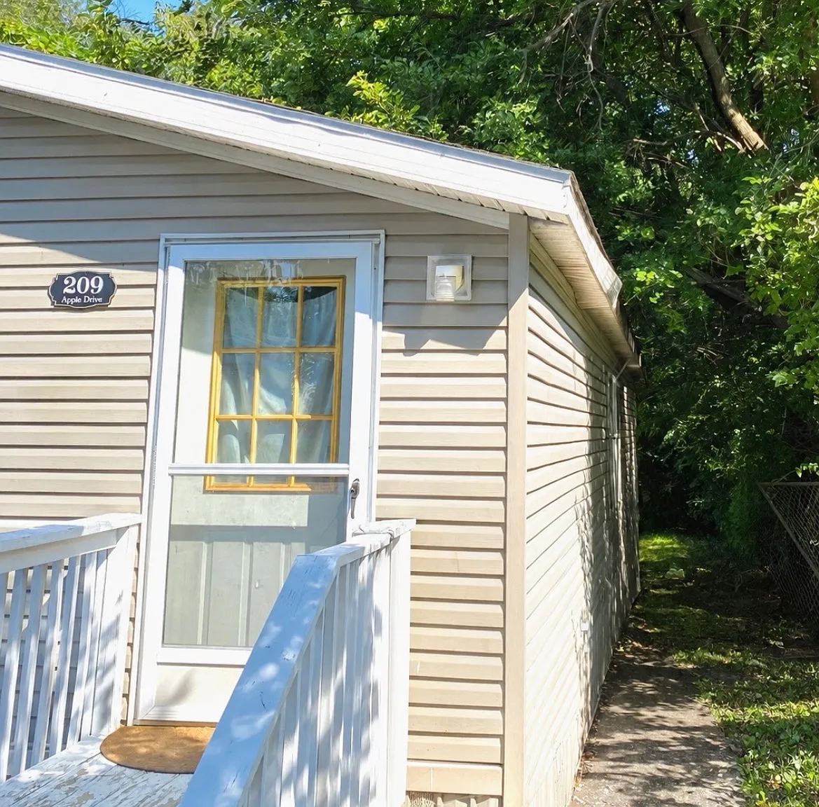 3 bed, 1278 sqft, $1,375 — Photo 2