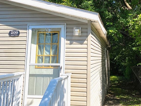 2nd image of 209 Apple Dr