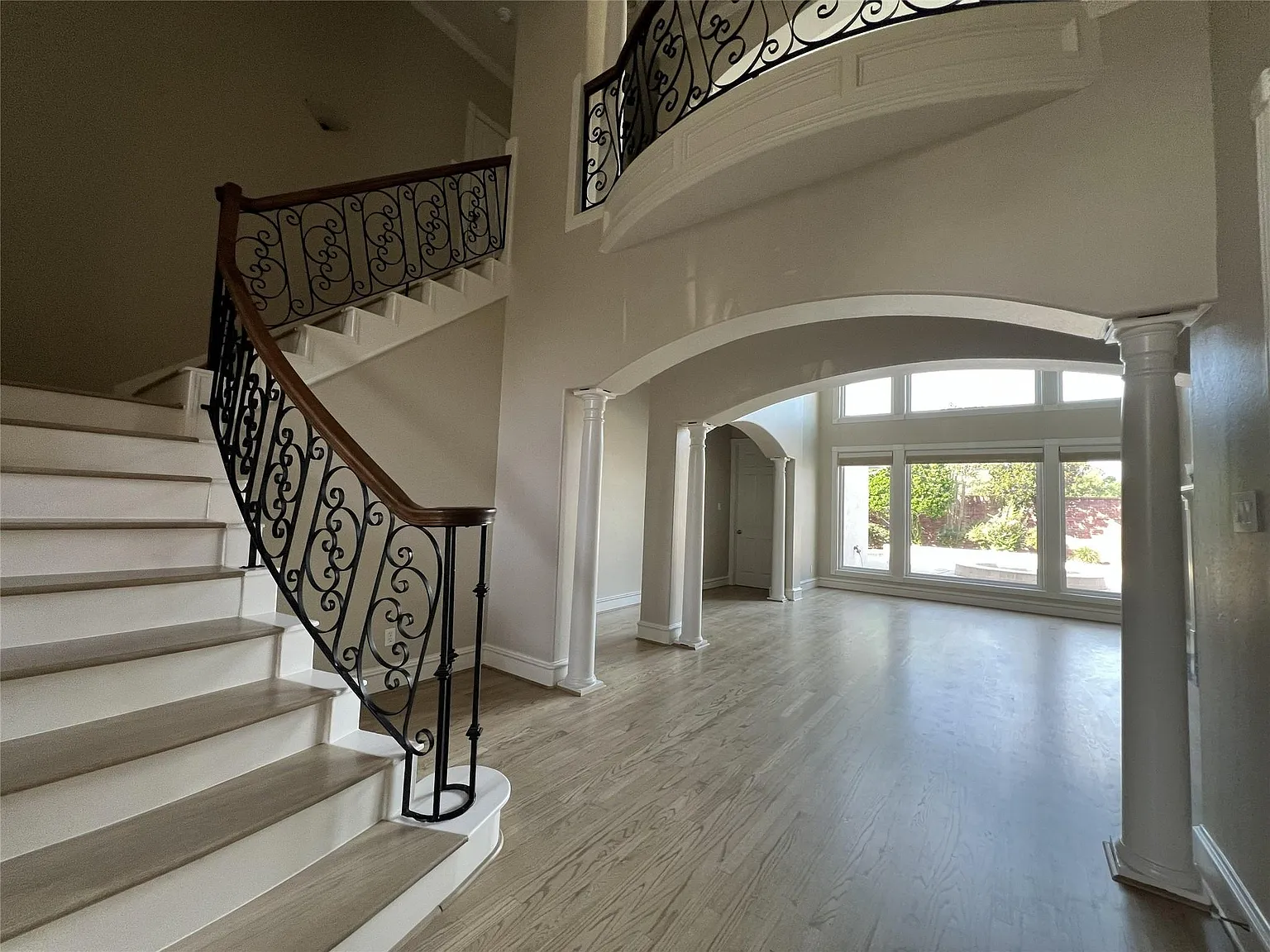 5 bed, 7.0 bath, 5336 sqft, $7,500 — Photo 4