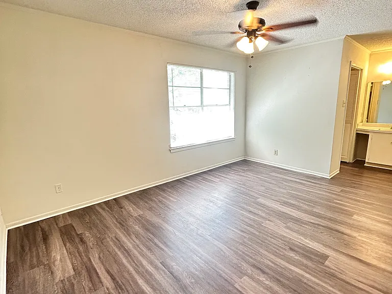 811 Jackson Keller Rd #3 — Photo 15