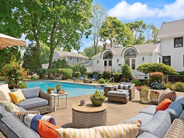 161 Cedar St, Braintree, MA 02184