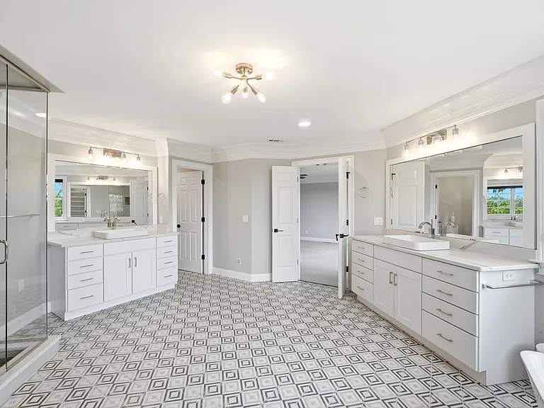 678 Canterbury Dr — Photo 19