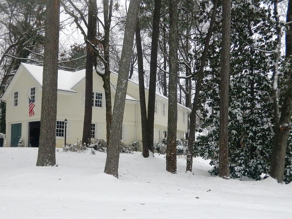 1st image of 815 Glenairy Dr NE