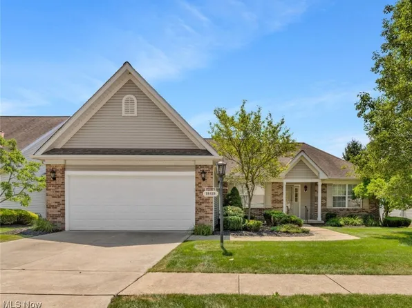 18419 N Winding Oak Dr, Middleburg Heights, OH 44130