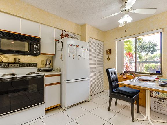 4th image of 6241 Pointe Regal Cir APT 106