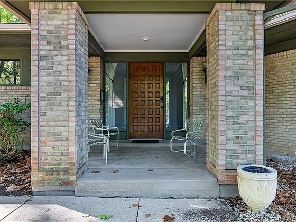 5th image of 701 E Schantz Ave
