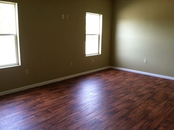 5th image of 2541 Griffin Ave
