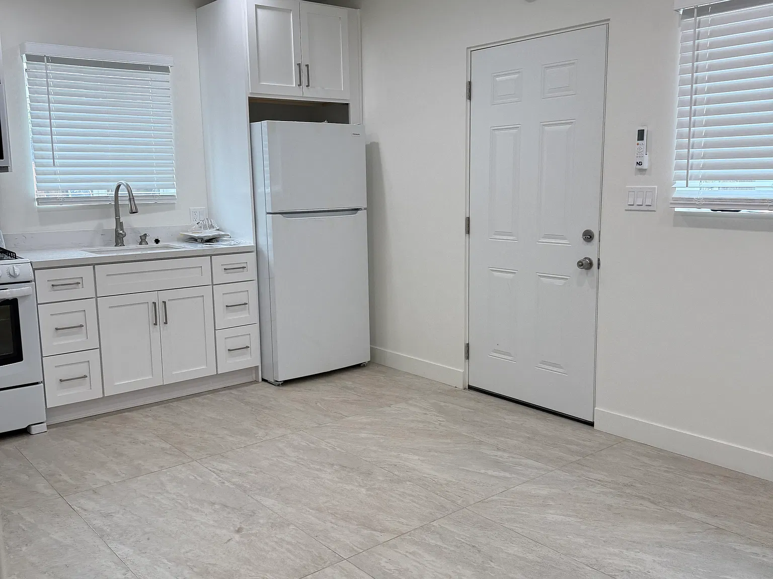 6531 Jamieson Ave — Photo 3