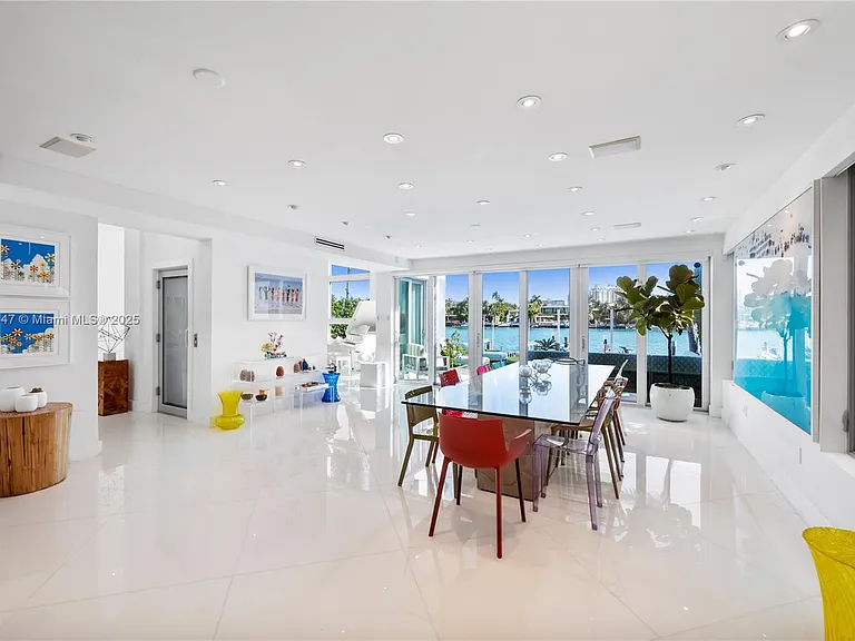 227 E Dilido Dr — Photo 6