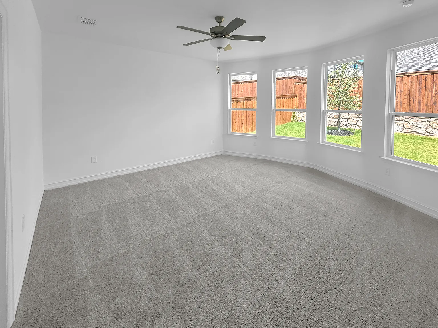 5 bed, 3050 sqft, $3,200 — Photo 4