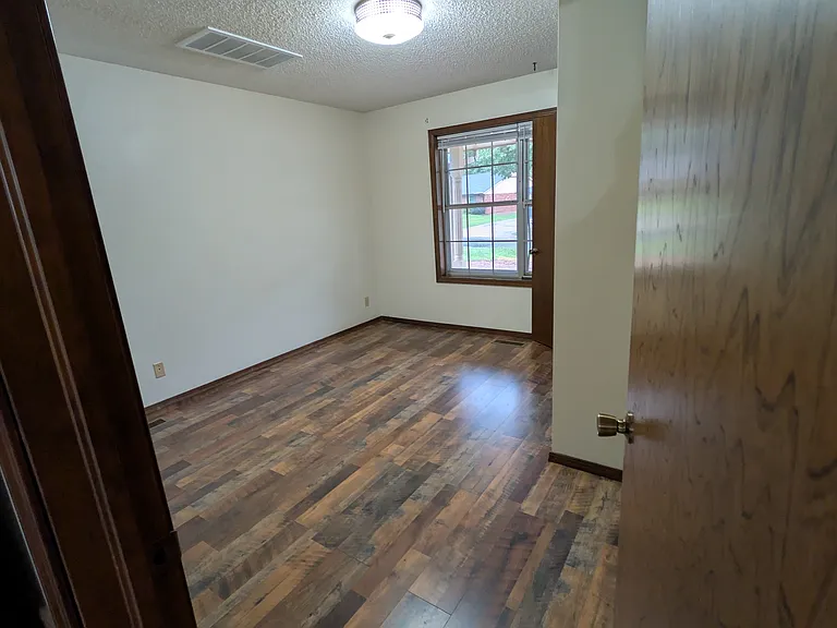 4012 W Yorkshire Dr — Photo 8