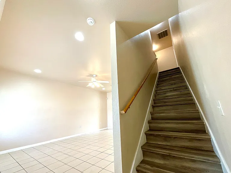 6911 Hallie Rdg — Photo 15