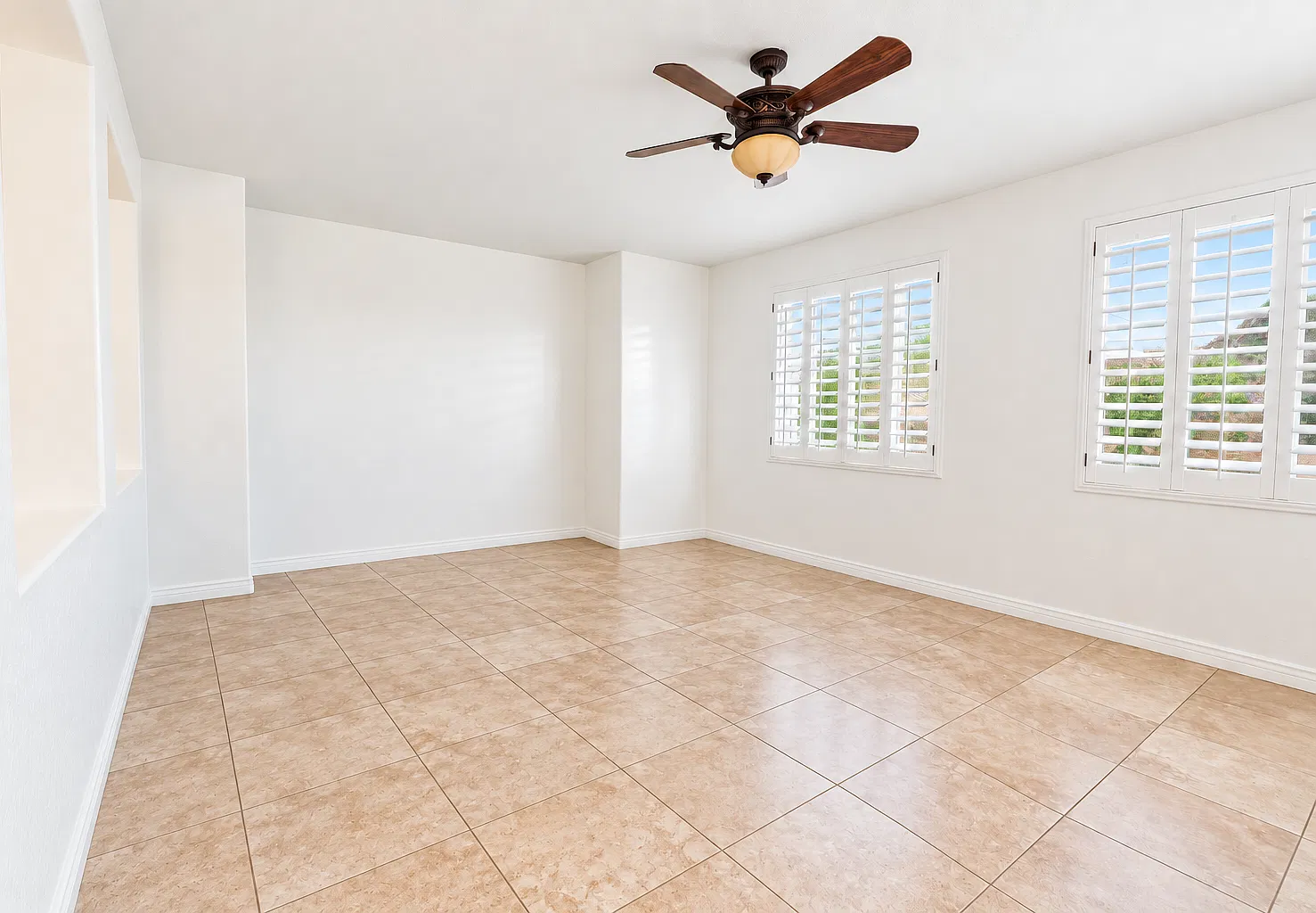 4 bed, 2663 sqft, $2,995 — Photo 4