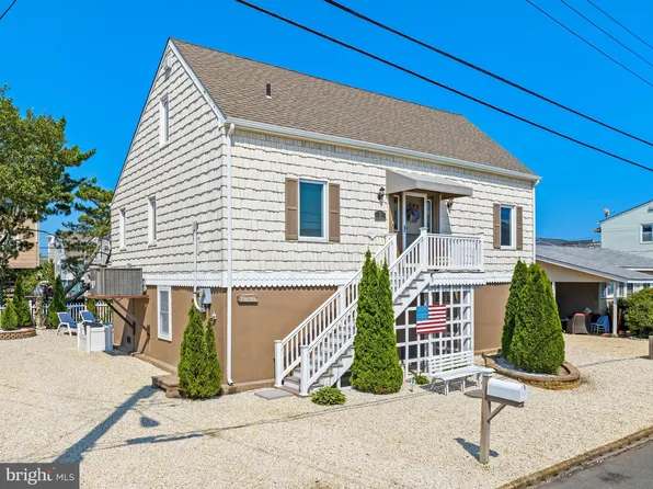 11 W Lavenia Ave, Brant Beach, NJ 08008
