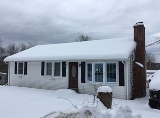 18 Plimpton Ave, Sturbridge, MA 01566