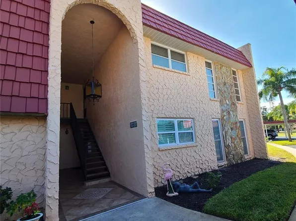 220 Buttonwood Cir #220, Seminole, FL 33777