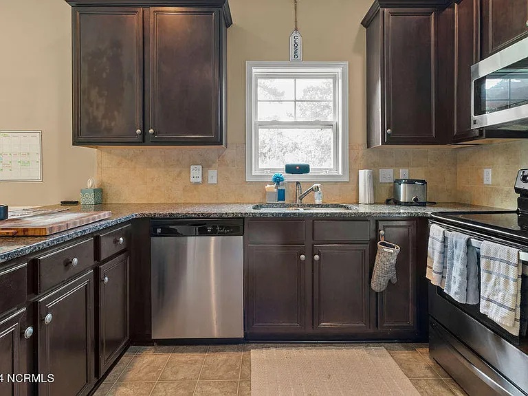 209 Admiral Ct — Photo 8