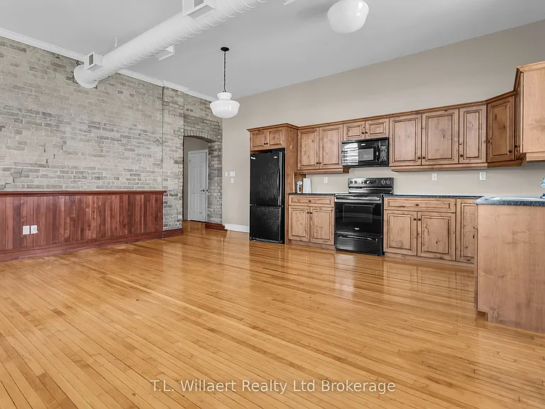17 Brock St W #310 — Photo 2