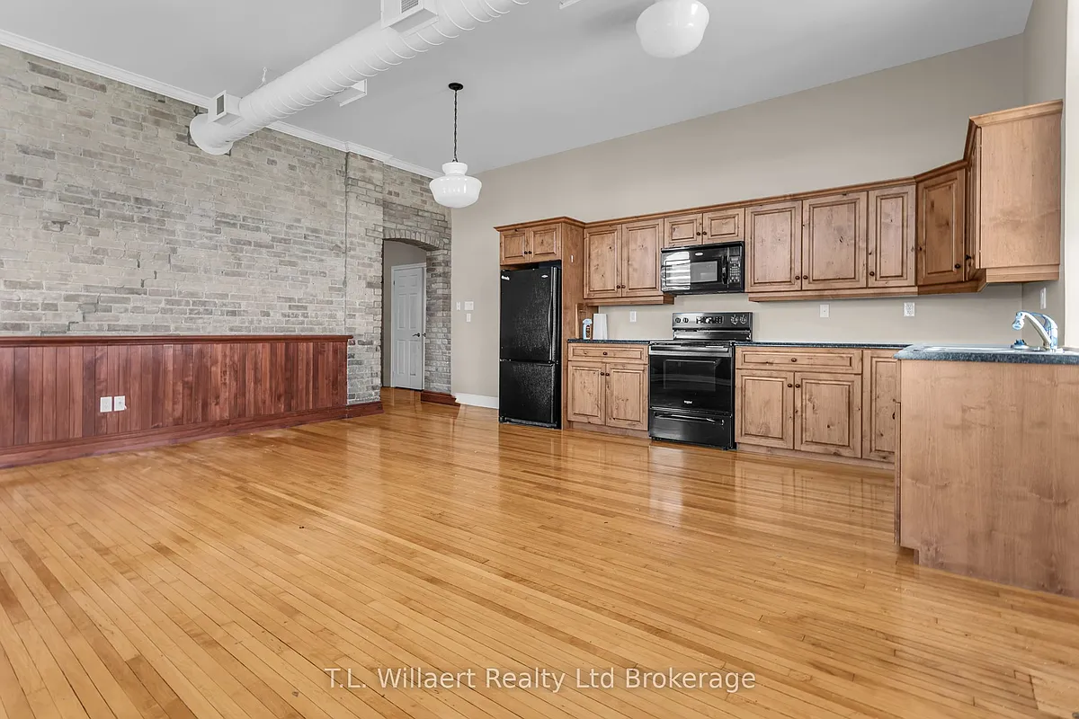 Building Photo - 17 Brock St W #310
