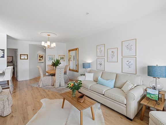 5th image of 3151 Connaught Cres #202