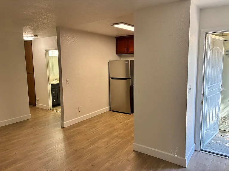 225 Tahoe Ave #B — Photo 11