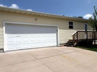 211 W 32nd St, Kearney, NE 68845